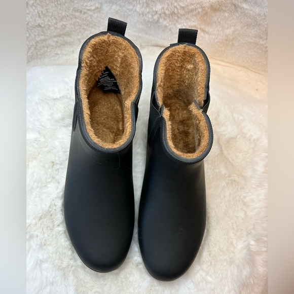 Chooka 100% water proof Chelsea Bootie in Matte black with plush lining Sz-8. L - Picture 4 of 11